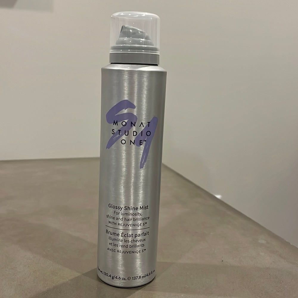 Monat Glossy Shine Mist